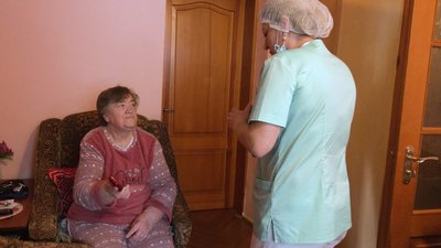 Обстеження у пацієнта вдома запровадили у Франківську. Хто може скористатися послугою? Обстеження у пацієнта вдома запровадили у Франківську. Хто може скористатися послугою?