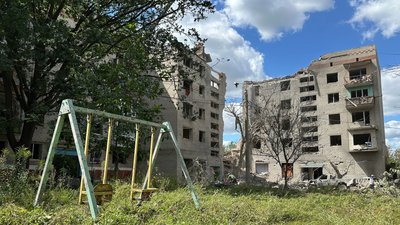 У Краматорську під завалами багатоповерхівки шукають людину після авіаудару РФ
