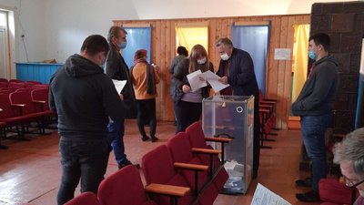 На Гуцульщині голосують без паспортів та поза кабінками На Гуцульщині голосують без паспортів та поза кабінками