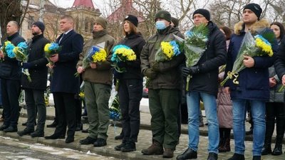 У Херсоні вшанували пам’ять загиблих під Крутами У Херсоні вшанували пам’ять загиблих під Крутами