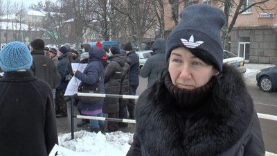 Перекривали входи та не пускали працівників ОДА: як у Полтаві відбувся тарифний протест Перекривали входи та не пускали працівників ОДА: як у Полтаві відбувся тарифний протест