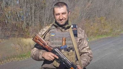 Загинули, захищаючи Україну: на Чернігівщині попрощалися з п'ятьма воїнами Загинули, захищаючи Україну: на Чернігівщині попрощалися з п'ятьма воїнами