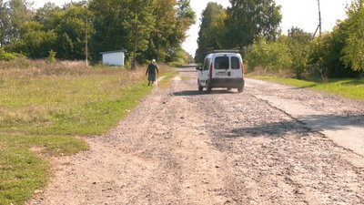 На Рівненщині влада інспектувала дорогу, яку не ремонтували понад 30 років. Що вирішили