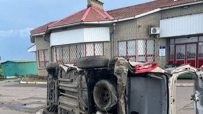 На Полтавщині автомобіль врізався у відбійник, неповнолітній пасажир помер на місці На Полтавщині автомобіль врізався у відбійник, неповнолітній пасажир помер на місці