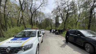У тернопільському парку затримали порушників на квадроциклах У тернопільському парку затримали порушників на квадроциклах