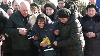 "Він був справжнім другом". В Івано-Франківську попрощалися із загиблим бійцем Володимиром Ємельяновим