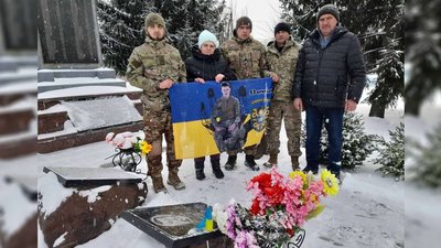 Батьки загиблого бійця разом з Михайлом Шелембі на Чернігівщині Батьки загиблого бійця разом з Михайлом Шелембі на Чернігівщині