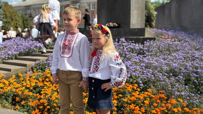 На День Незалежності у Нововолинську на Волині — хода у вишиванках