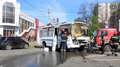 ДТП у Черкасах: зіштовхнулися автобус, евакуатор і легковик