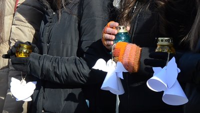 У Тернополі провели акцію "Ангели пам’яті" У Тернополі провели акцію "Ангели пам’яті"