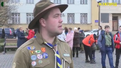 Пластуни з усього Закарпаття зустрілися в Ужгороді на площі Народній