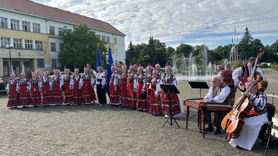 В Ужгороді відзначили День Європи виконанням гімну "Ода до Радості" В Ужгороді відзначили День Європи виконанням гімну "Ода до Радості"