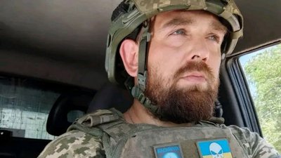 Віктор Будіш на початку повномасштабного вторгнення тримав оборону траси Київ-Житомир, травень 2023. Фото з архіву сустри Юлії. Віктор Будіш на початку повномасштабного вторгнення тримав оборону траси Київ-Житомир, травень 2023. Фото з архіву сустри Юлії.