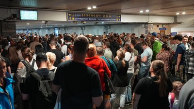 Люди на центральному вокзалі