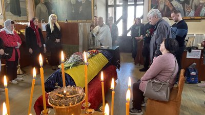 Загинув на Донеччині. У Херсоні провели в останню путь бійця Володимира Васяновича Загинув на Донеччині. У Херсоні провели в останню путь бійця Володимира Васяновича
