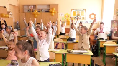 Уроки під час останнього дзвоника: в 11-й школі Ужгорода завершили навчальний рік