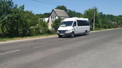 Люди займають чергу на маршрутку: на дачному масиві біля Луцька – проблема з доїздом Люди займають чергу на маршрутку: на дачному масиві біля Луцька – проблема з доїздом