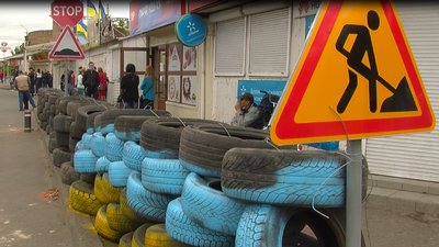 Підприємці луцького ринку забарикадувалися шинами