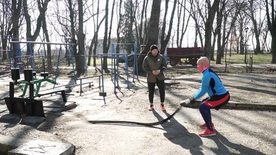 Взяли гантелі і вийшли надвір: як чернігівці займаються спортом у карантин