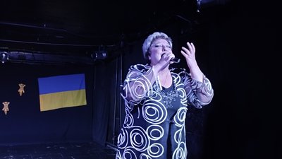 "Розстріляна весна": у Києві відбувся благодійний концерт, який організували херсонці "Розстріляна весна": у Києві відбувся благодійний концерт, який організували херсонці