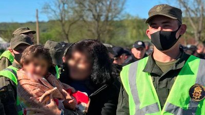Волонтери, поліція та військові. На Одещині знайшли 4-річну дівчинку, яку шукали майже добу Волонтери, поліція та військові. На Одещині знайшли 4-річну дівчинку, яку шукали майже добу