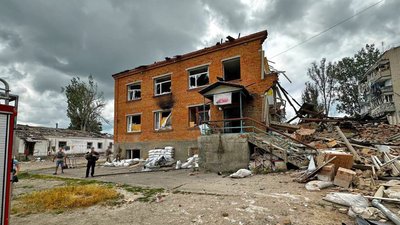 Росіяни обстріляли місце видачі гуманітарної допомоги в Оріхові на Запоріжжі. Є загиблі Росіяни обстріляли місце видачі гуманітарної допомоги в Оріхові на Запоріжжі. Є загиблі