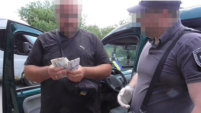 Вимагали хабарі з водіїв за порушення ПДР: у Запоріжжі судитимуть двох експравоохоронців