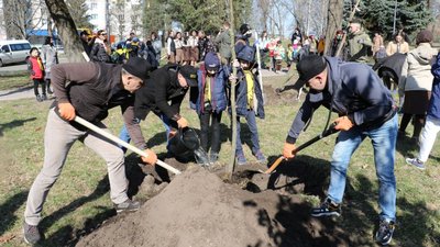 У Житомирі провели екоакцію з висадки 1000 дерев – естафету передали Миколаєву та Дніпру У Житомирі провели екоакцію з висадки 1000 дерев – естафету передали Миколаєву та Дніпру
