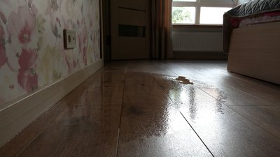 Зруйнований дах на Кирпоноса в Чернігові Зруйнований дах на Кирпоноса в Чернігові