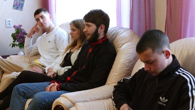 "Ніколи не роблю з дітей правильних": Суспільне поспілкувалося із матір'ю, яка виховує сімнадцятьох дітей "Ніколи не роблю з дітей правильних": Суспільне поспілкувалося із матір'ю, яка виховує сімнадцятьох дітей