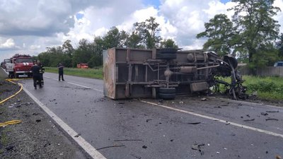 Виїхав на зустрічну смугу: поліція повідомила деталі ДТП з бензовозом на Харківщині