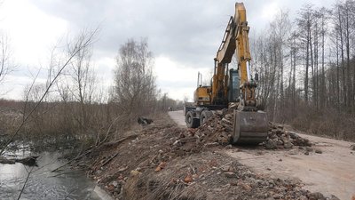 У Шосткинському районі на Сумщині прорвало дамбу У Шосткинському районі на Сумщині прорвало дамбу