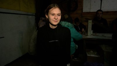 "6-8 годин у гаражі": школярі на Чернігівщині виготовляють сітки та окопні свічки для ЗСУ "6-8 годин у гаражі": школярі на Чернігівщині виготовляють сітки та окопні свічки для ЗСУ
