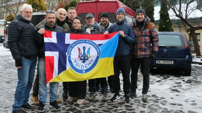 Волонтери, які привезли машини з Норвегії