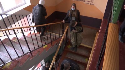 "Тривожний сигнал під час уроку". У вінницькій школі провели тренувальну евакуацію "Тривожний сигнал під час уроку". У вінницькій школі провели тренувальну евакуацію