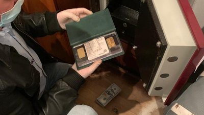 Правоохоронці вилучили велику суму грошей