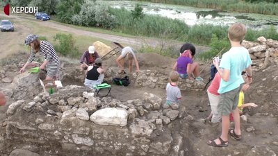 На Херсонщині в ході археологічних розкопок знайшли артефакти Середньовіччя На Херсонщині в ході археологічних розкопок знайшли артефакти Середньовіччя