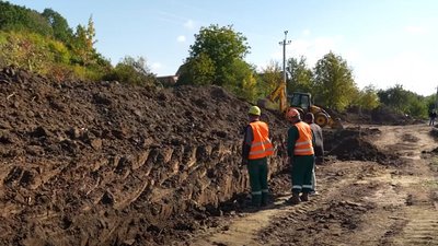 На вулиці Оржицькій у Полтаві реконструюють аварійний каналізаційний колектор