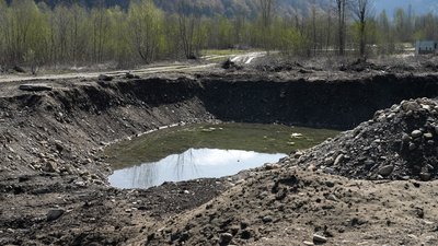 Будівництво ГЕС на Черемоші та його притоці у Карпатах, котлован у селі Розтоки Будівництво ГЕС на Черемоші та його притоці у Карпатах, котлован у селі Розтоки
