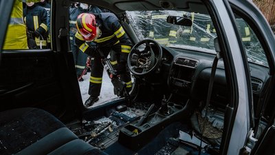 Рятувальники Тернопільщини навчалися застосовувати обладнання при ліквідації ДТП Рятувальники Тернопільщини навчалися застосовувати обладнання при ліквідації ДТП