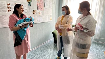 У Полтаві влаштували акцію "Народжені у вишиванках" У Полтаві влаштували акцію "Народжені у вишиванках"