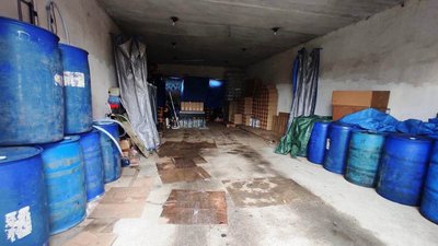 Збували через мережу торгових точок: у Вінниці троє чоловіків підпільно виготовляли алкоголь Збували через мережу торгових точок: у Вінниці троє чоловіків підпільно виготовляли алкоголь
