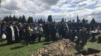 Поховання на Алеї Героїв у Миргороді Поховання на Алеї Героїв у Миргороді