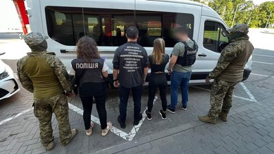 Затримання підозрюваної у вербуванні жінок для секс-бізнесу в Казахстані