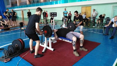 У Миколаєві військові, поліцейські, рятувальники та спецпризначенці змагалися у жимі лежачи У Миколаєві військові, поліцейські, рятувальники та спецпризначенці змагалися у жимі лежачи
