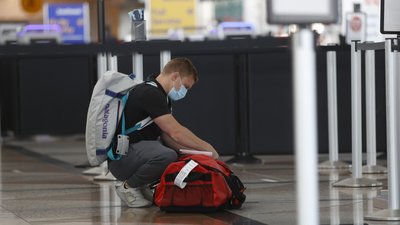 Уряд відкрив пункти пропуску в аеропортах і частково дозволив в'їзд іноземцям