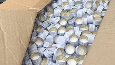 П'ятьом людям повідомили про підозру у виробництві фальсифікованого алкоголю на Закарпатті