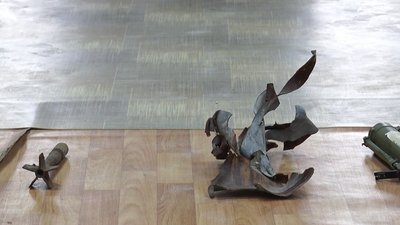 Пошкоджений "Градом" музей. На Луганщині облаштовують експозицію присвячену бойовим діям на Донбасі Пошкоджений "Градом" музей. На Луганщині облаштовують експозицію присвячену бойовим діям на Донбасі