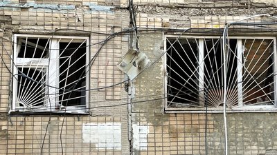 Наслідки російських обстрілів у Харкові: як до зими готують розбитий будинок на Павловому Полі Наслідки російських обстрілів у Харкові: як до зими готують розбитий будинок на Павловому Полі