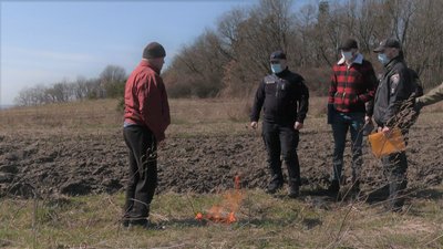 На Львівщині проводять рейди, аби люди не палили суху траву На Львівщині проводять рейди, аби люди не палили суху траву